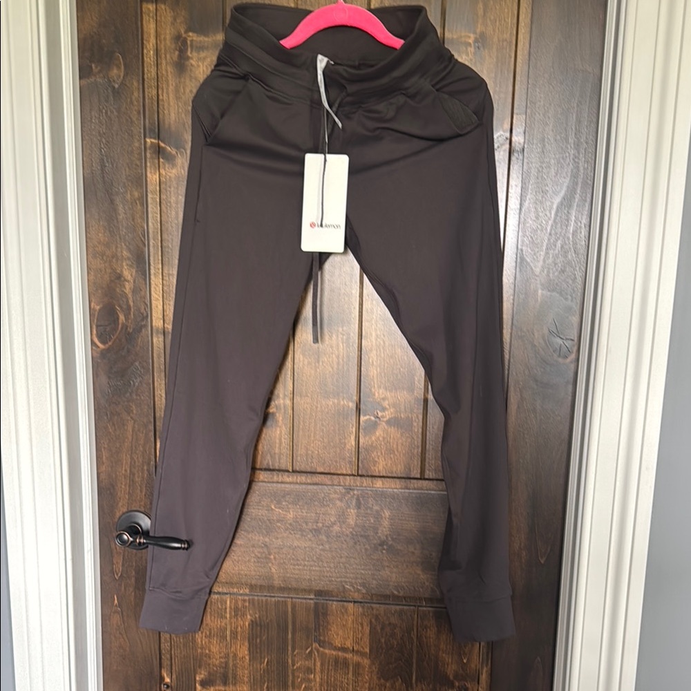 NWT Lululemon grey pocket Joggers size 4